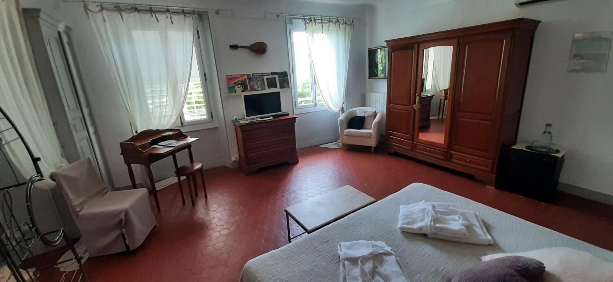Bed And Breakfast La Grande Lauzade Le Luc Room photo